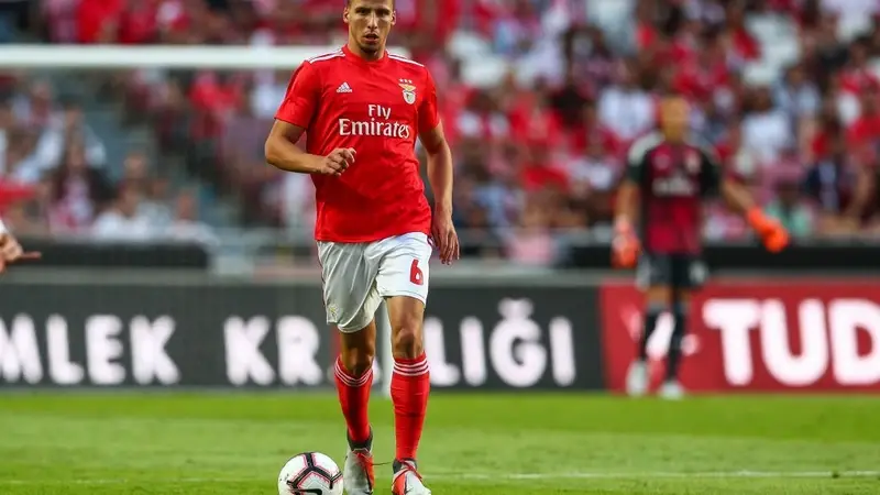 AG真人 鲁本·迪亚斯在防线中的核心作用